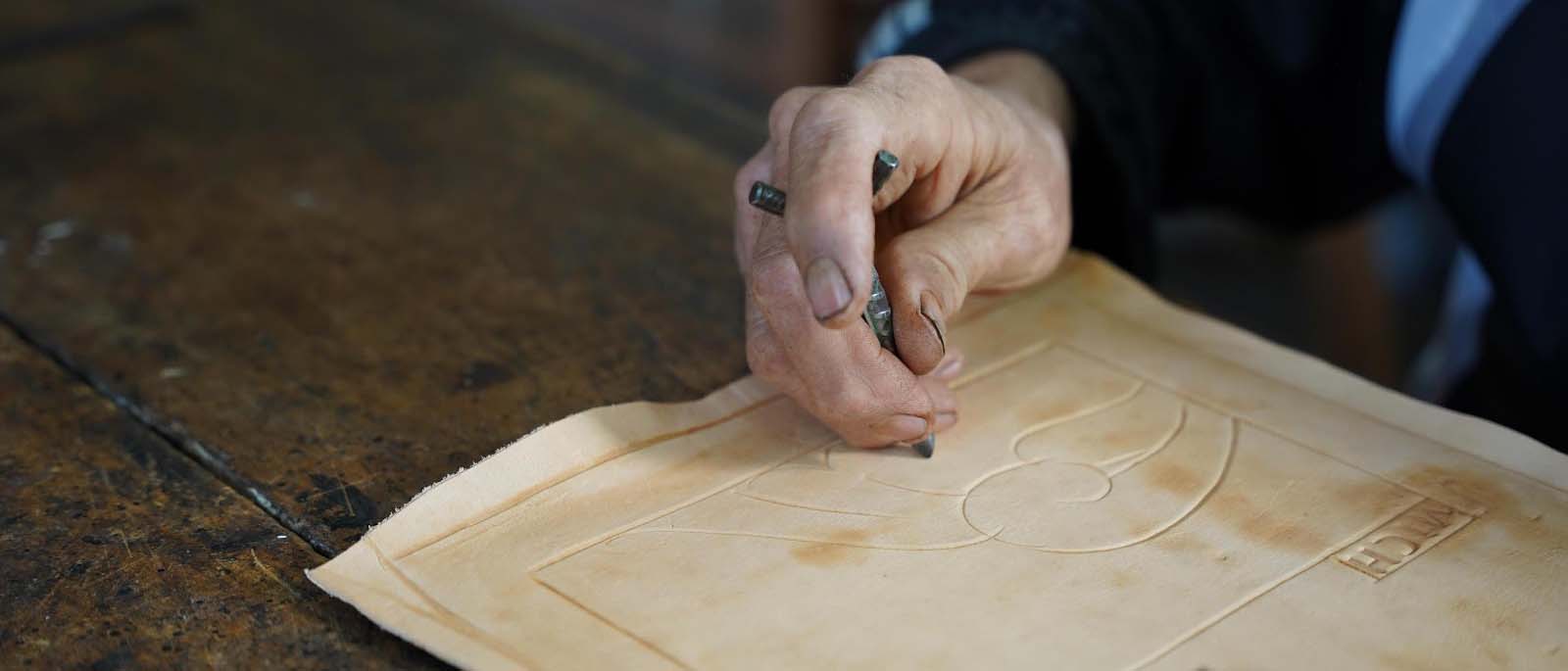 Taller Repujado en Cuero