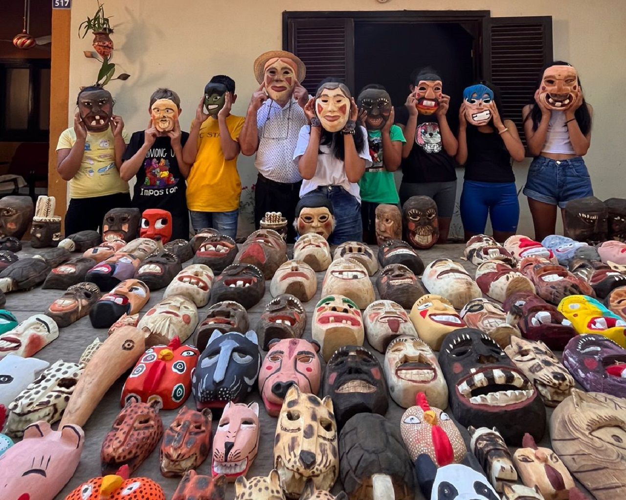 Taller de diseo y tallado de mscaras de timb con Nstor Portillo y Lucas We